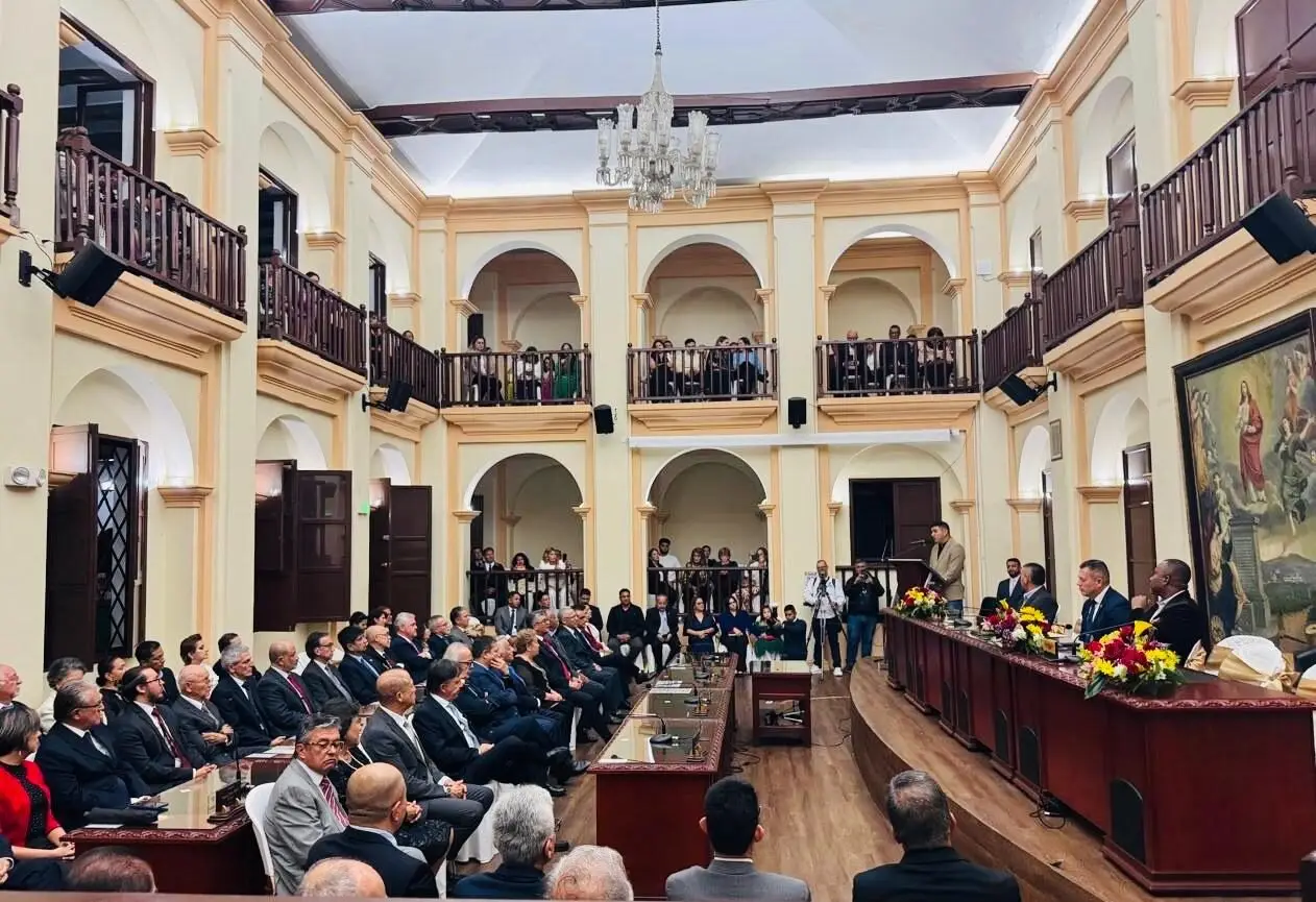 Médicos anestesiólogos fueron reconocidos con la Medalla de la Asamblea Departamental del Cauca Médicos anestesiólogos fueron reconocidos con la Medalla de la Asamblea Departamental del Cauca