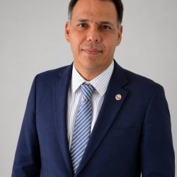 Dr. Mauricio Vasco Ramírez