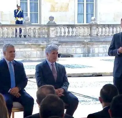 Foto_Vasco_firma_DEAaa Foto_Vasco_firma_DEAaa