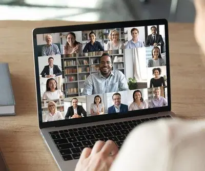 Back,View,Of,Female,Employee,Speak,Talk,On,Video,Call