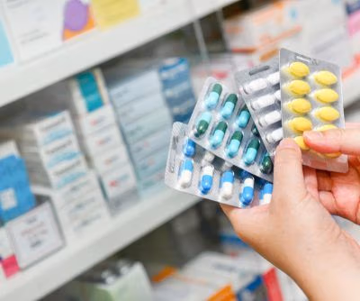 Hand,Holding,Medicine,Capsule,Pack,At,The,Pharmacy,Drugstore.