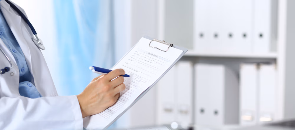 Female,Doctor,Filling,Up,Medical,Form,On,Clipboard,,Closeup.,Reflecting
