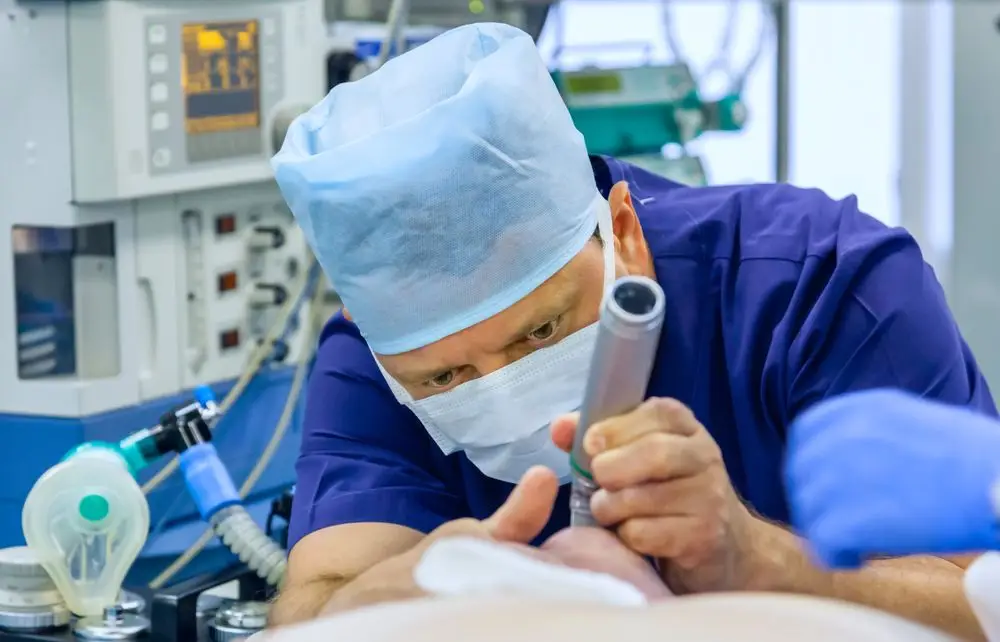 Anesthesiologist,Performing,Tracheal,Intubation,In,Operation,Room Anesthesiologist,Performing,Tracheal,Intubation,In,Operation,Room