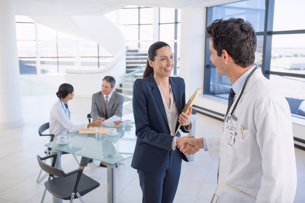 Doctor,And,Businesswoman,Handshaking,In,Meeting Doctor,And,Businesswoman,Handshaking,In,Meeting