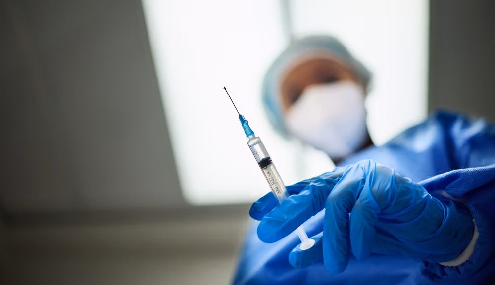 Needle,In,Hand,,Medicine,And,Doctor,Person,,Healthcare,And,Low