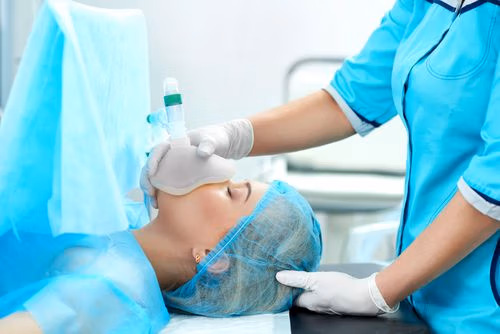 Cropped,Shot,Of,A,Nurse,Holding,Oxygen,Mask,For,A
